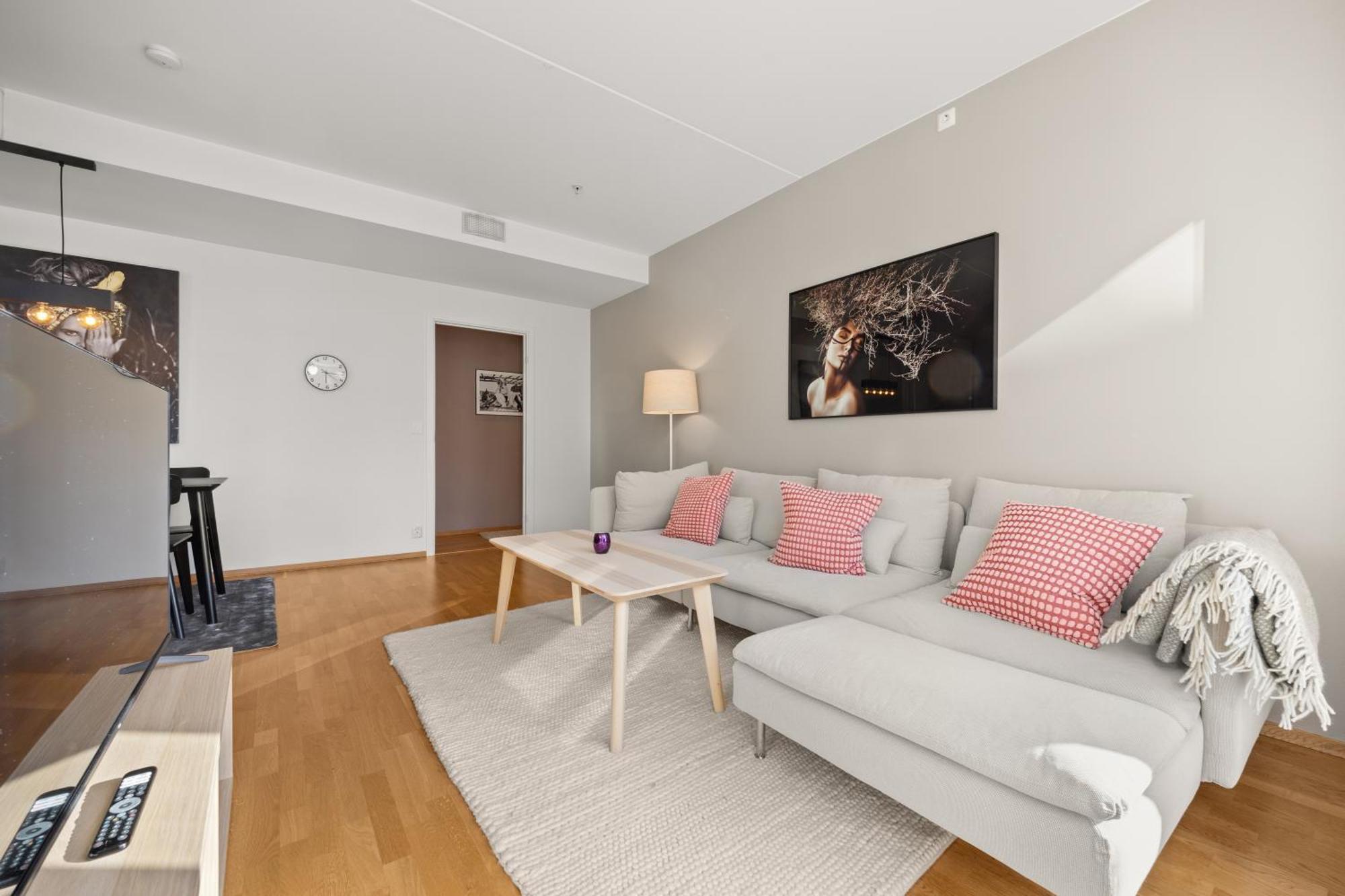 Luxury 3-bedroom Flat With Seaview In Apartment *