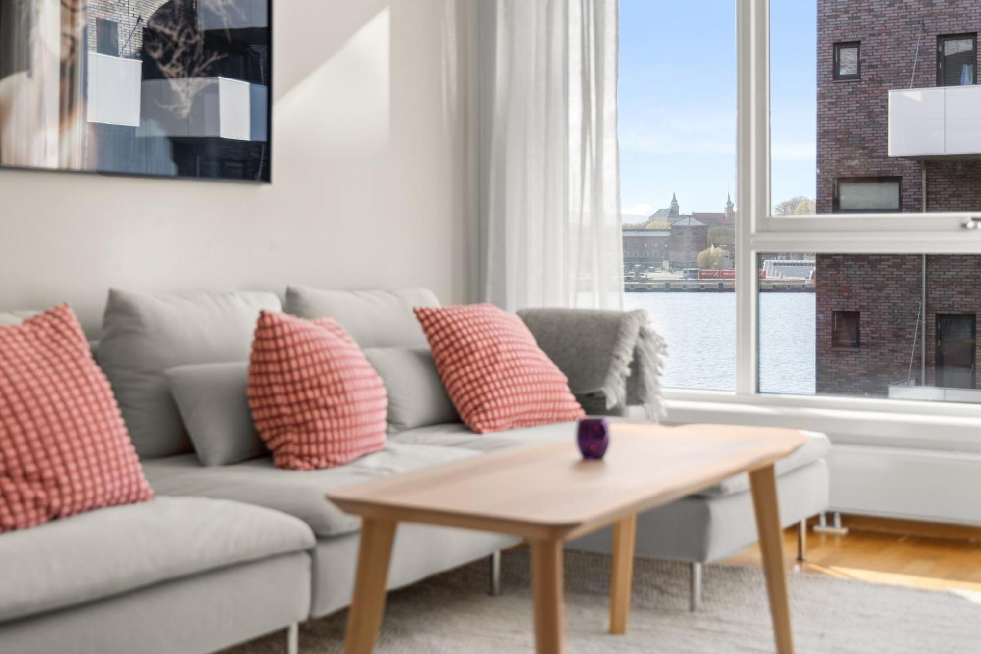 Luxury 3-bedroom Flat With Seaview In Apartment *