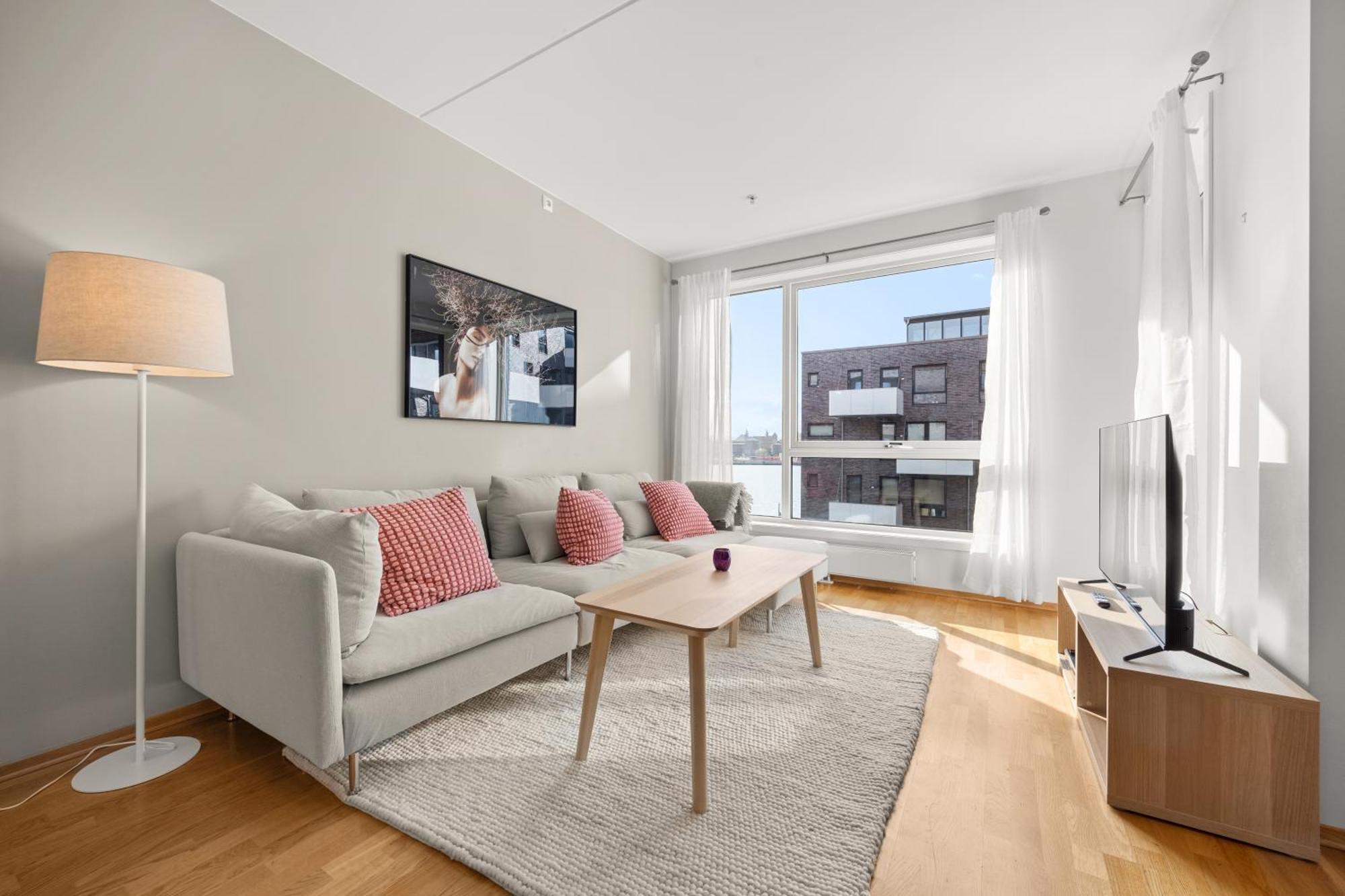 Luxury 3-bedroom Flat With Seaview In Apartment